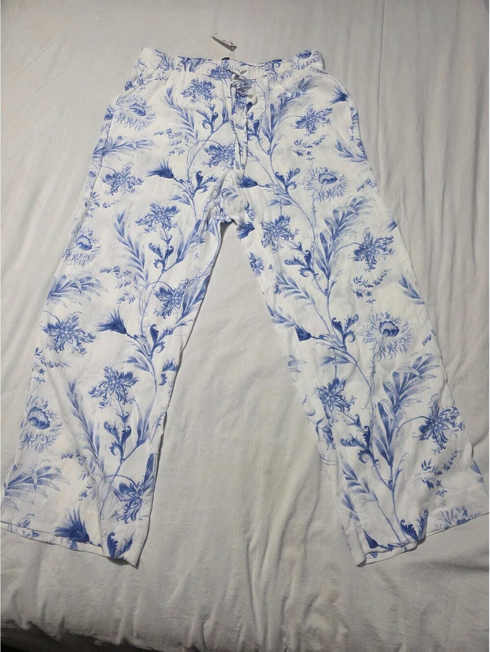Blue & White Floral Wide Leg Pants 🌿🤍